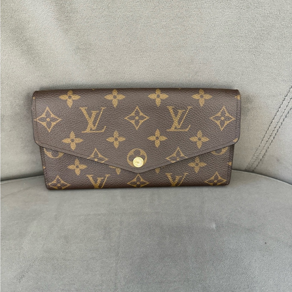 Louis Vuitton Sarah Wallet - Poppy